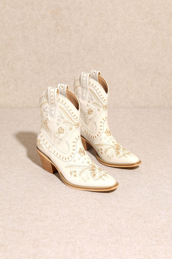 Dolly Embroidery Cowgirl Boot - Cream