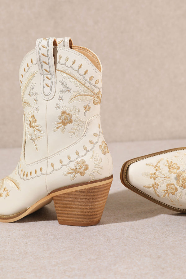 Dolly Embroidery Cowgirl Boot - Cream