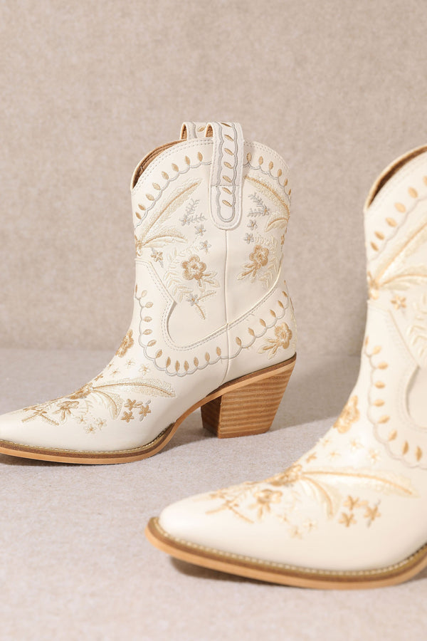 Dolly Embroidery Cowgirl Boot - Cream