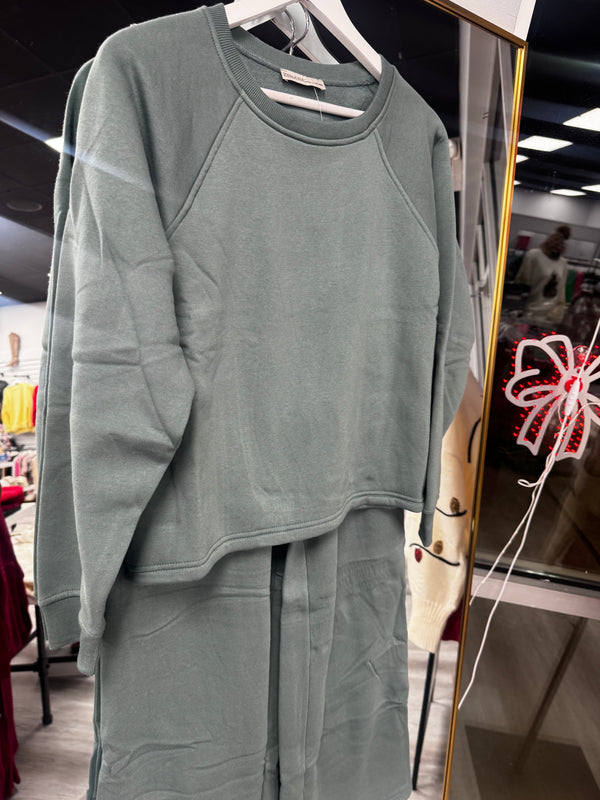 Savage Deals | Fleece Raglan Sleeve Pullover & Sweatpants Set