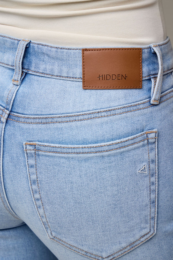 The Lauren | Medium Light Clean Stretch Classic Straight | HIDDEN DENIM