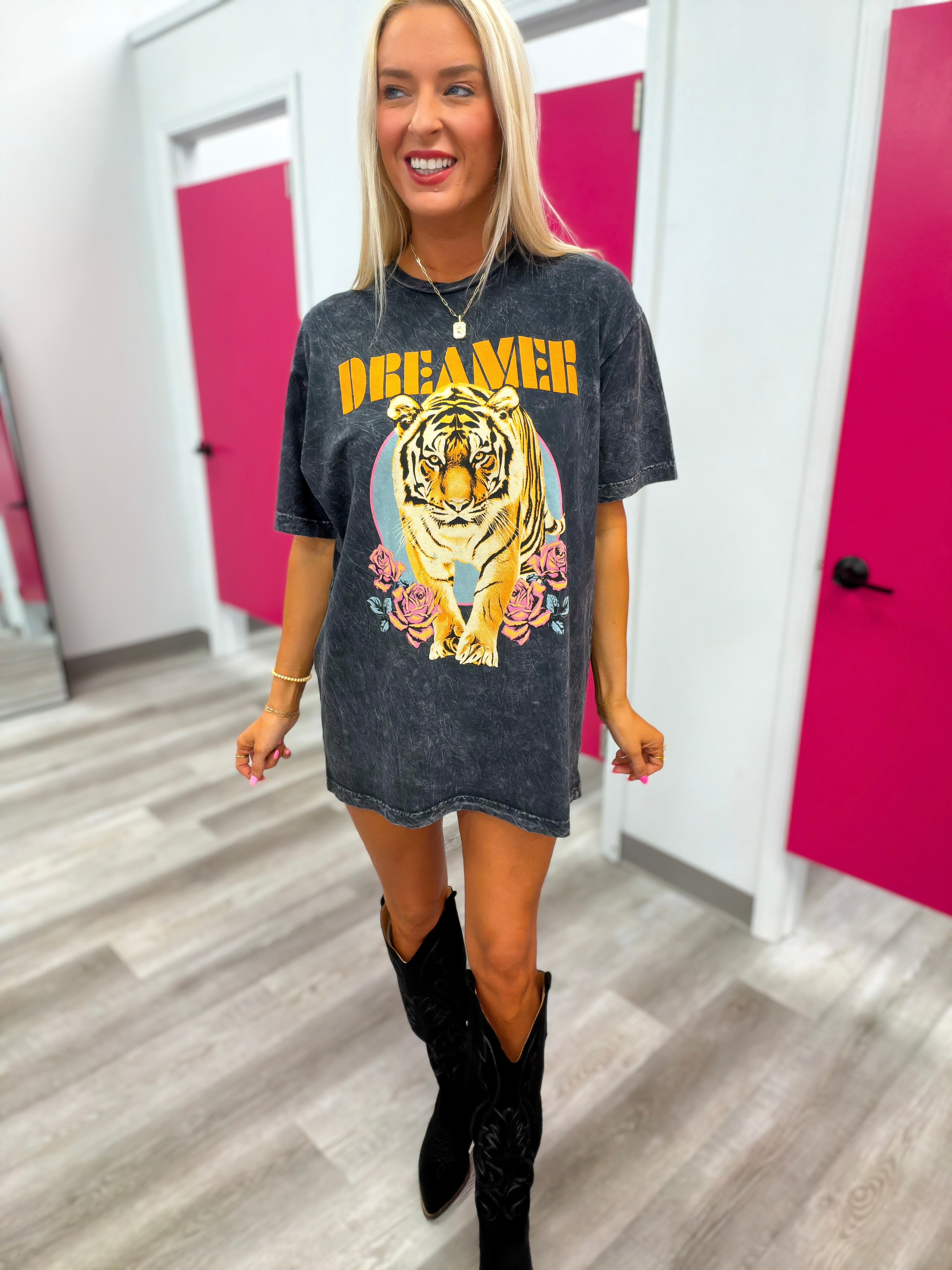 Dreamer Tiger Graphic Tee Roses