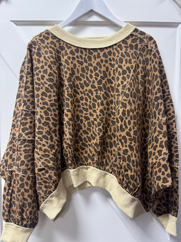 Catching Eyes Leopard Pullover